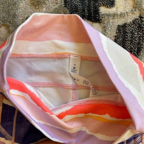 NWT Lululemon Liberty Shorts Bleacher Stripe White Iris Flower - Picture 9 of 9